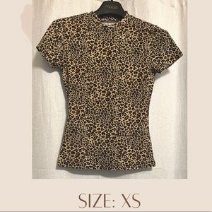 Cute leopard shirt. Goes up to the neck and fits as an XS. Perfect for dinner